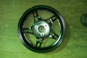 Диск заднего колеса LK-180 GY-2 3,5*13 (универсальный под. диск и барабан. тормоз)